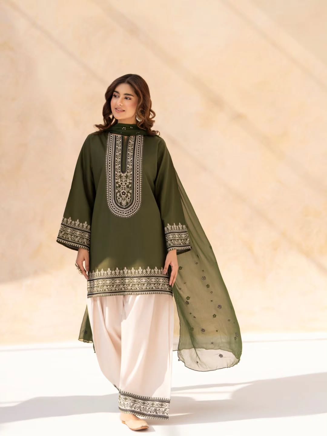 ROSHNI 2PC Embroidered Lawn Suit